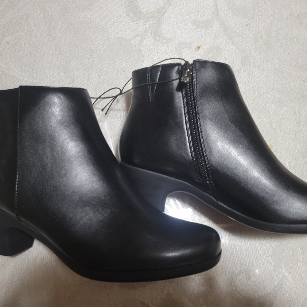Easy Spirit Black Ankle Booties with Zipper and Block Heel